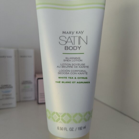 Mary Kay - White Tea & Citrus Satin Body Silkening Shea Lotion - Picture 1 of 2
